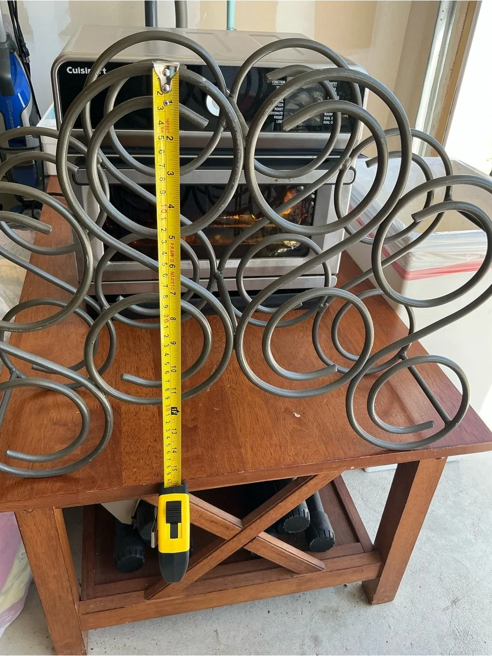This is Vintage iron wine rack features a heavy scroll design and holds 8 bottle